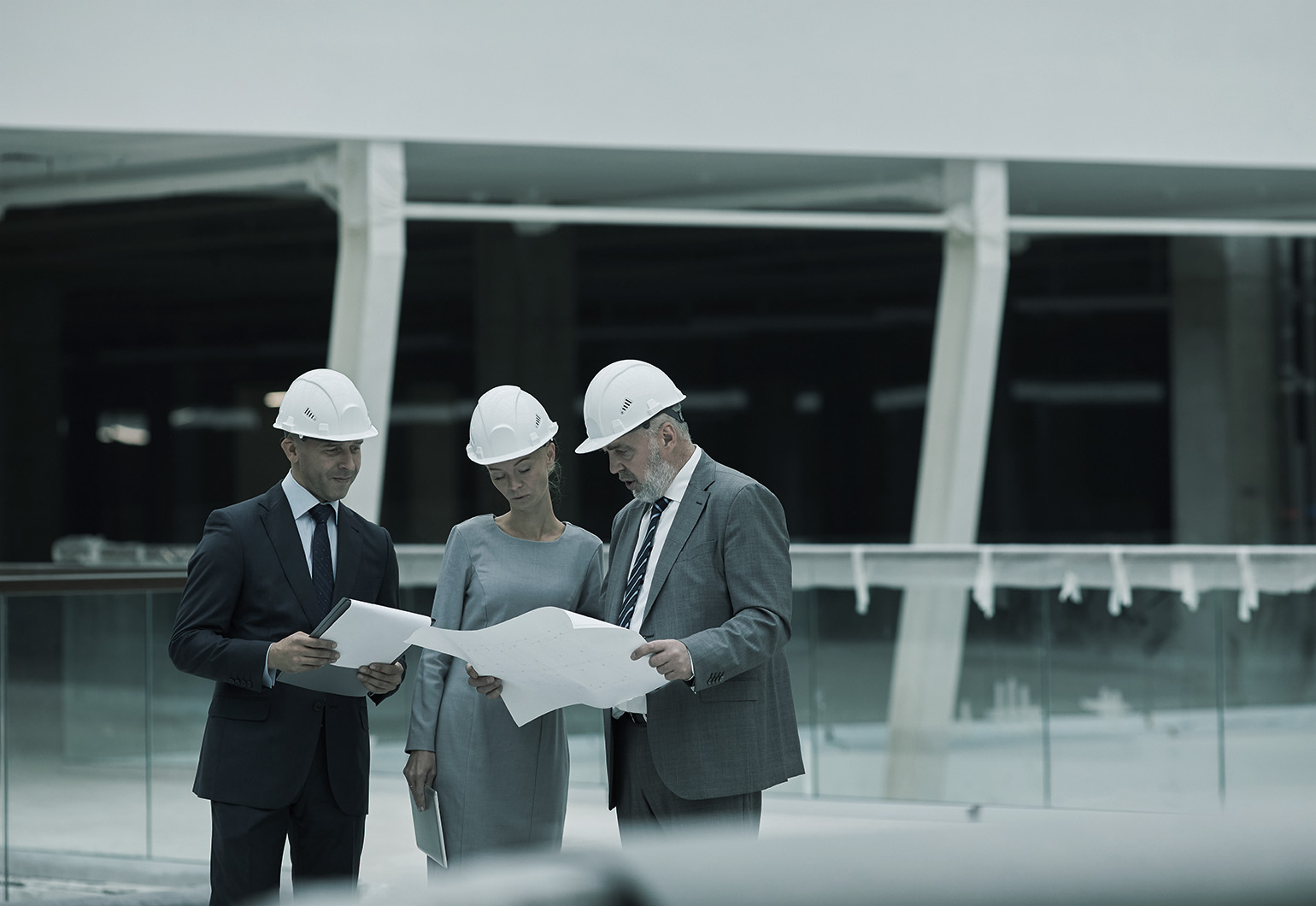 Commercial agent meeting with clients on a construction site